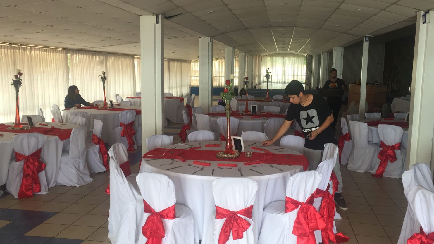 Salon Montaje Rojo Blanco